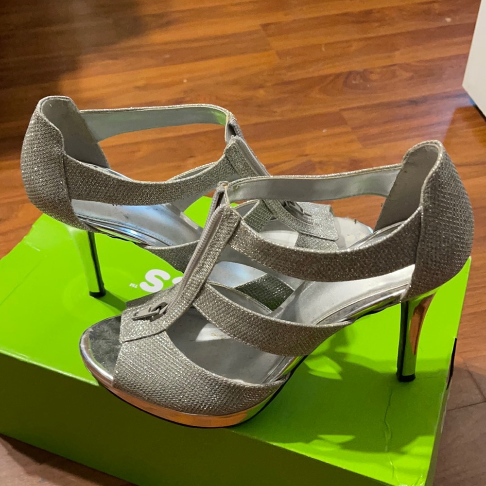 Silver heels size 8 1/2
